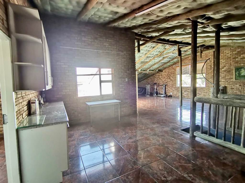 5 Bed House in Krugersdorp West photo number 23