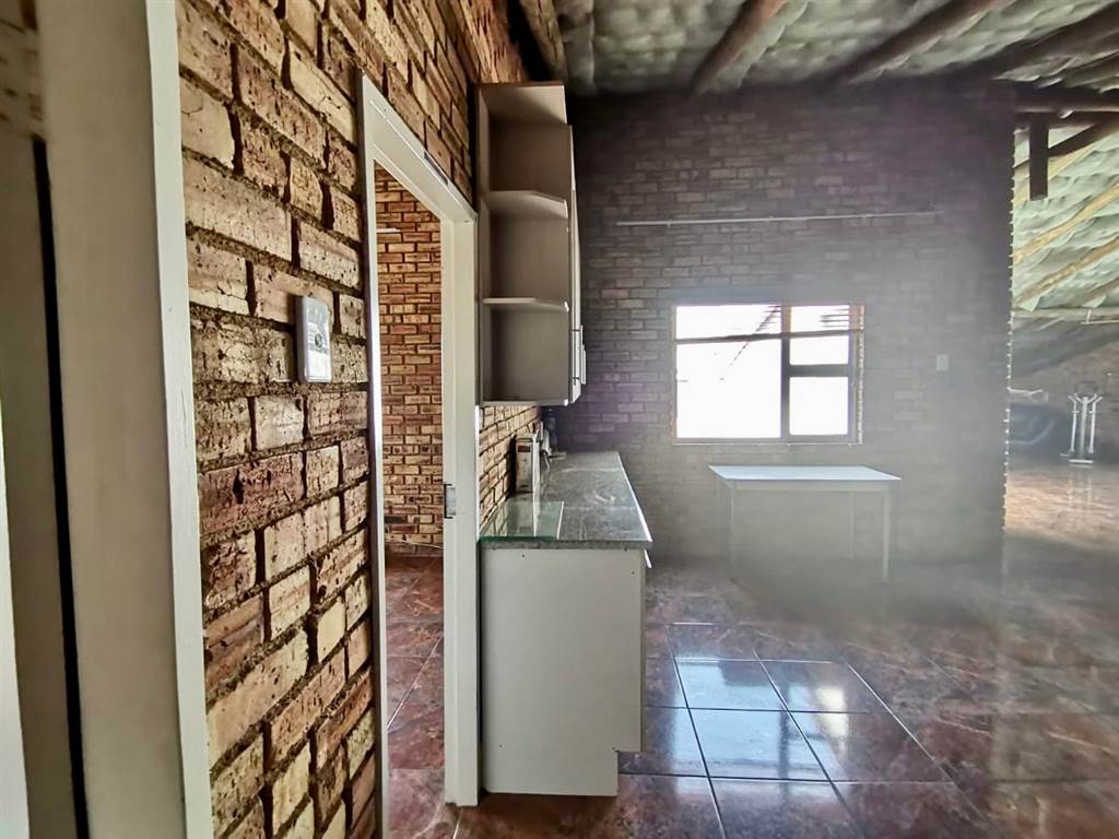 5 Bed House in Krugersdorp West photo number 24