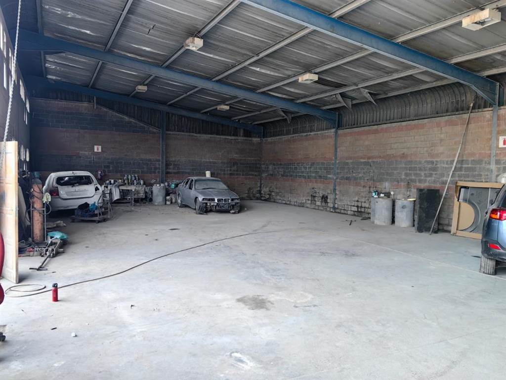 420  m² Commercial space in Mobeni photo number 1
