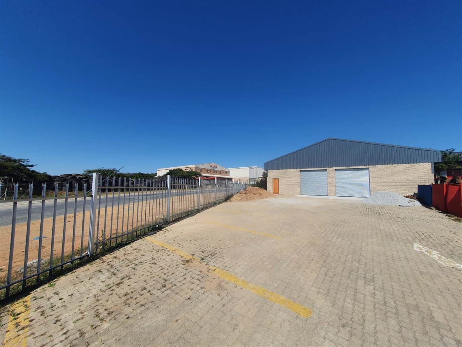 600  m² Commercial space in Rocky Drift photo number 1