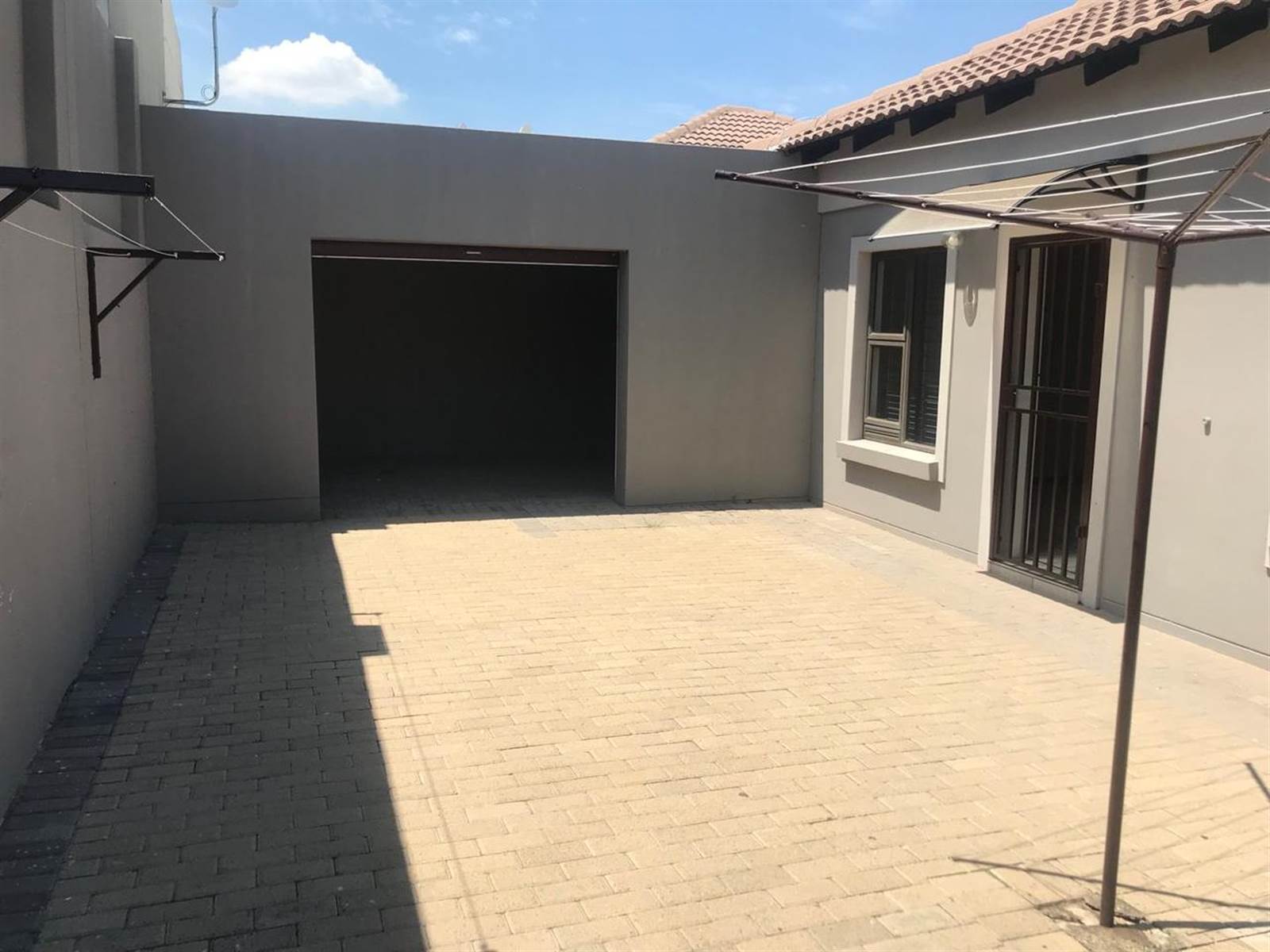 2 Bed Townhouse in Trichardt photo number 17