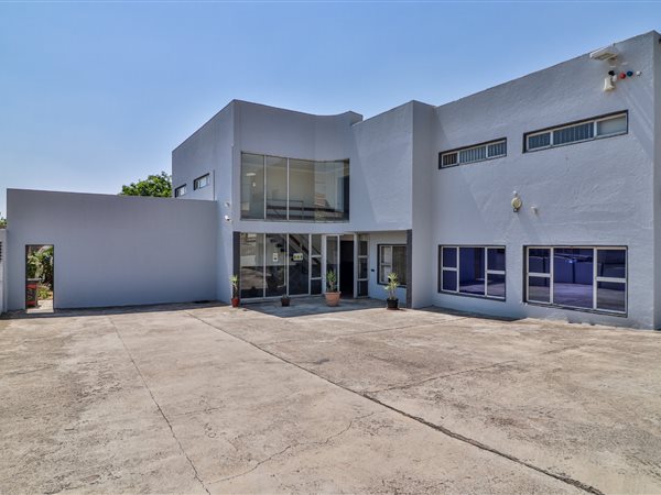 584  m² Commercial space in Robertsham