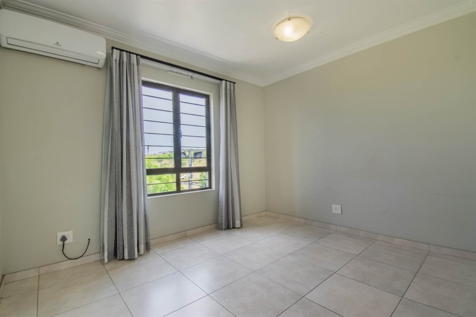 2 Bed Townhouse in Umhlanga Rocks photo number 25