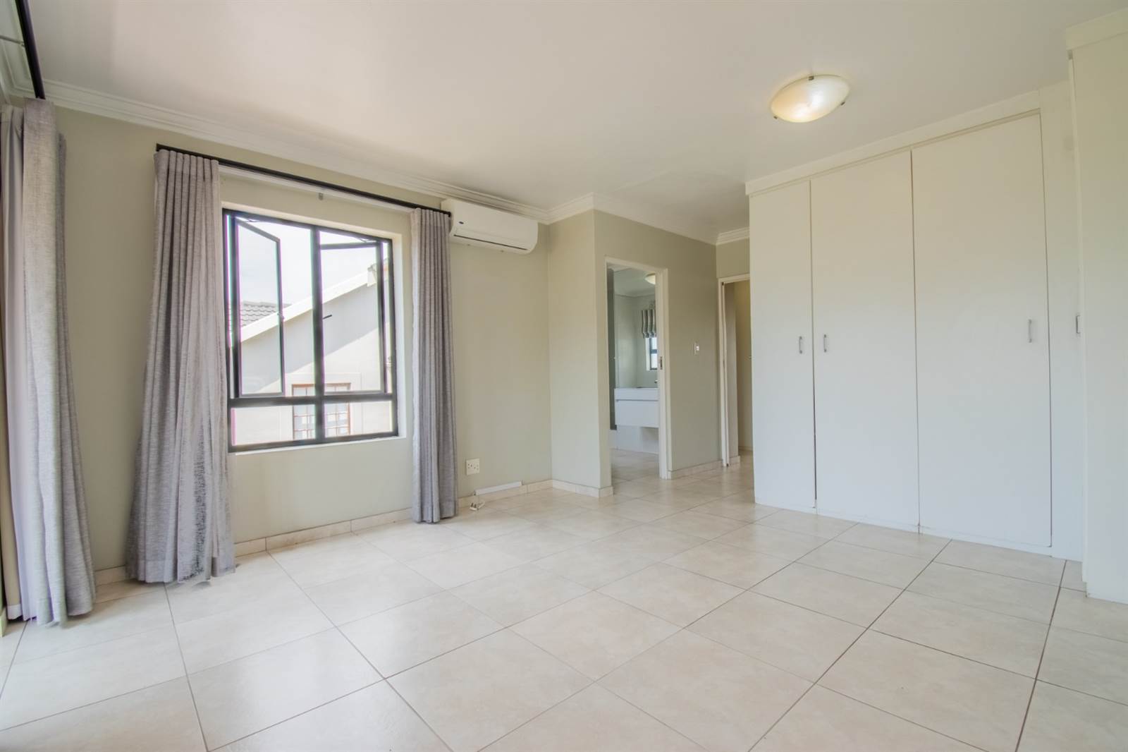 2 Bed Townhouse in Umhlanga Rocks photo number 15