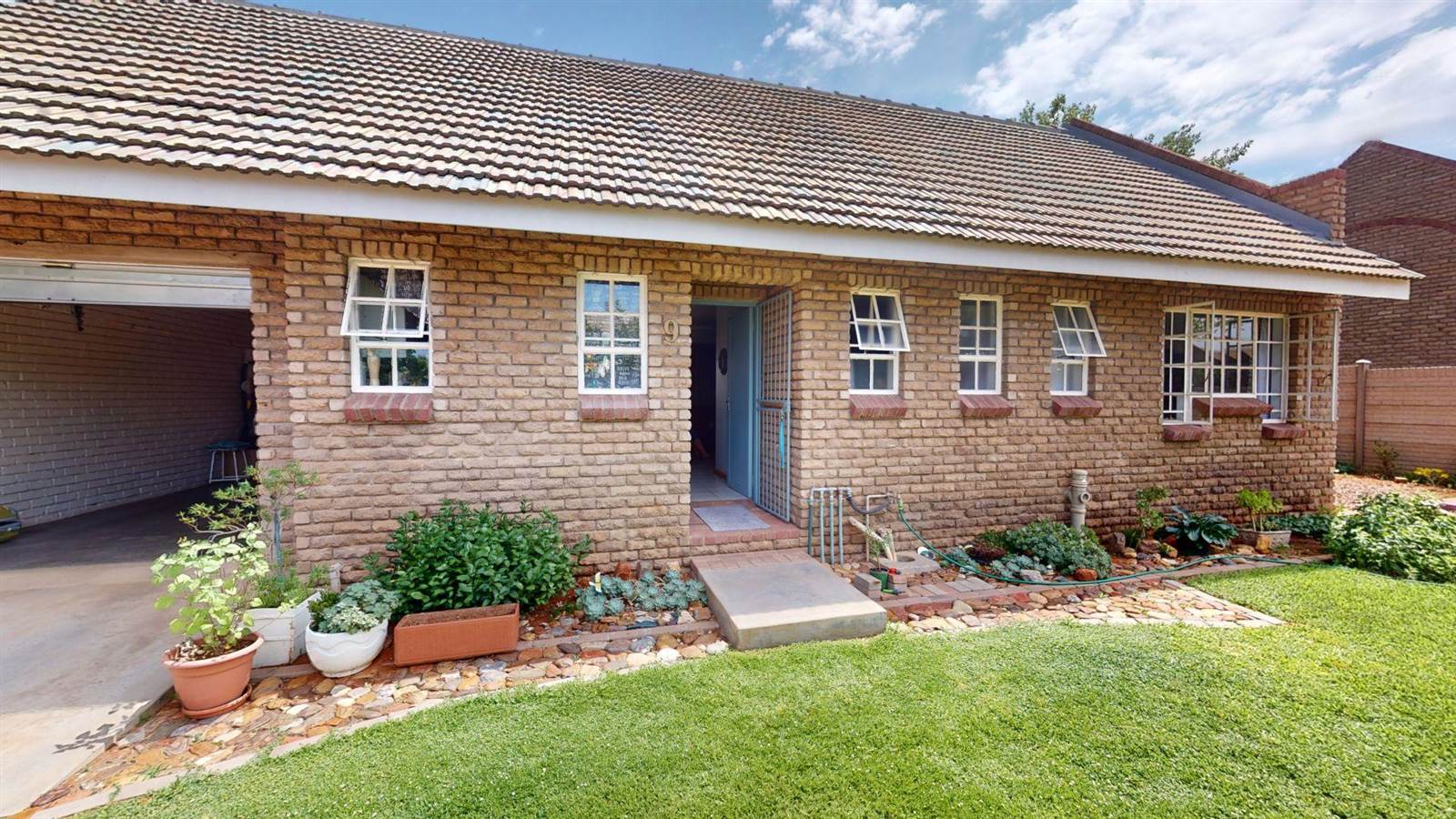 2 Bed Townhouse in Die Rand photo number 3