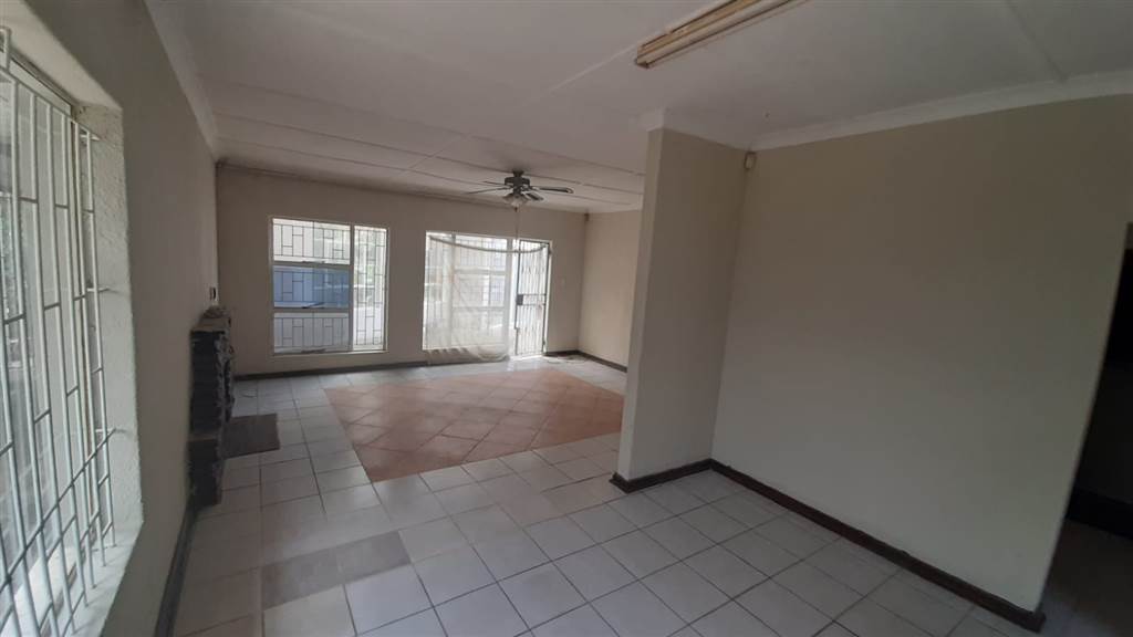 5 Bed House in Germiston Central photo number 6