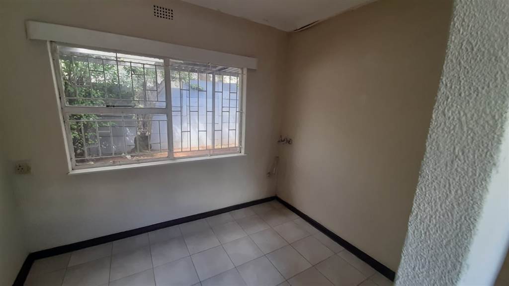 5 Bed House in Germiston Central photo number 16