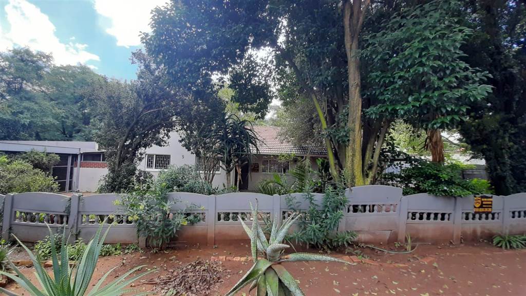 5 Bed House in Germiston Central photo number 1