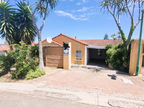 5 Bed Townhouse in Beacon Bay