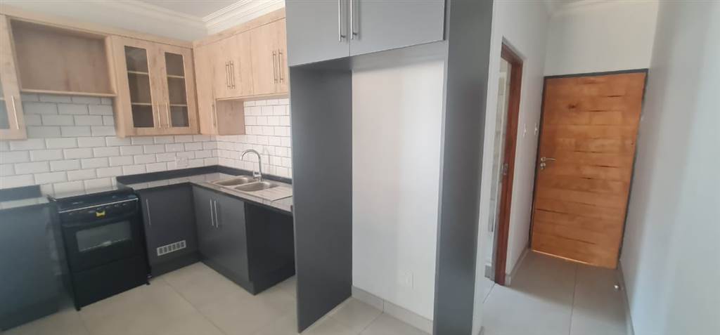 2 Bed Apartment in Tzaneen photo number 4