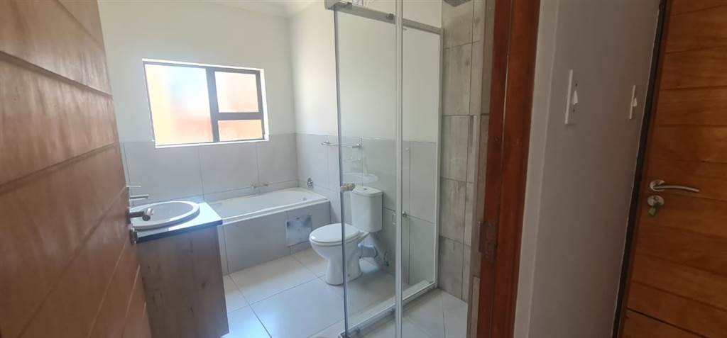 2 Bed Apartment in Tzaneen photo number 10