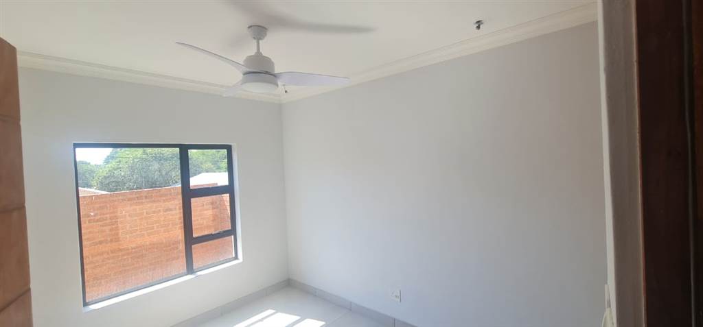 2 Bed Apartment in Tzaneen photo number 8