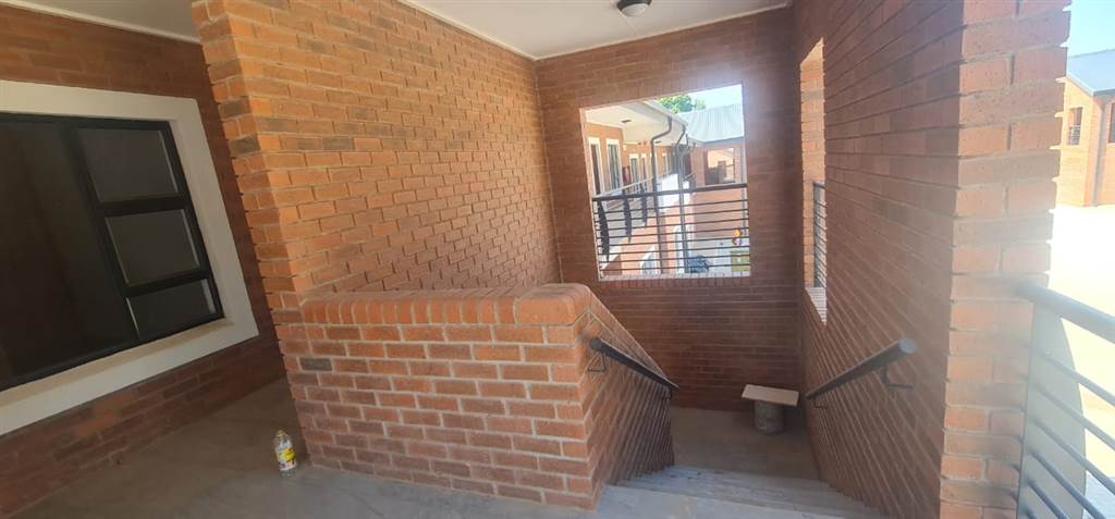 2 Bed Apartment in Tzaneen photo number 11