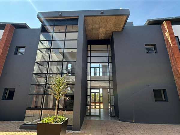 192  m² Commercial space in Highveld