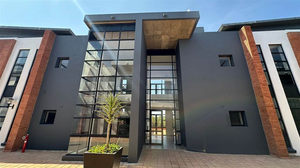 192  m² Commercial space in Highveld photo number 1