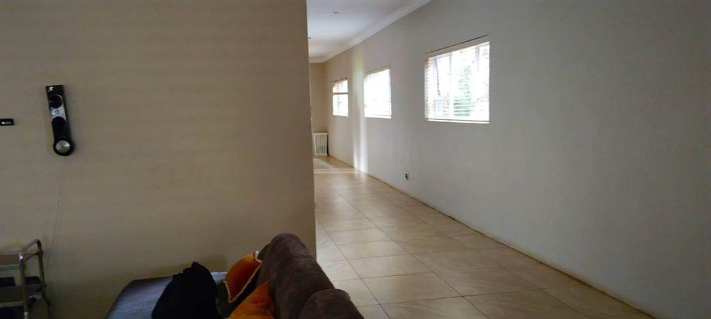 5 Bed House in Lenasia photo number 20