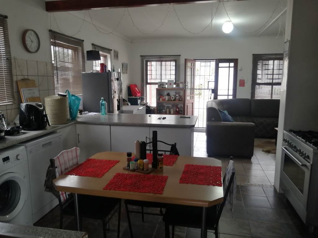 3 Bed House in Graaff Reinet photo number 7