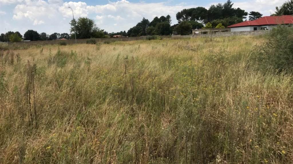1000 m² Land available in Kookrus photo number 1