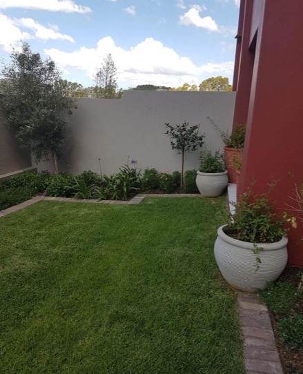 3 Bed Apartment in Lonehill photo number 12