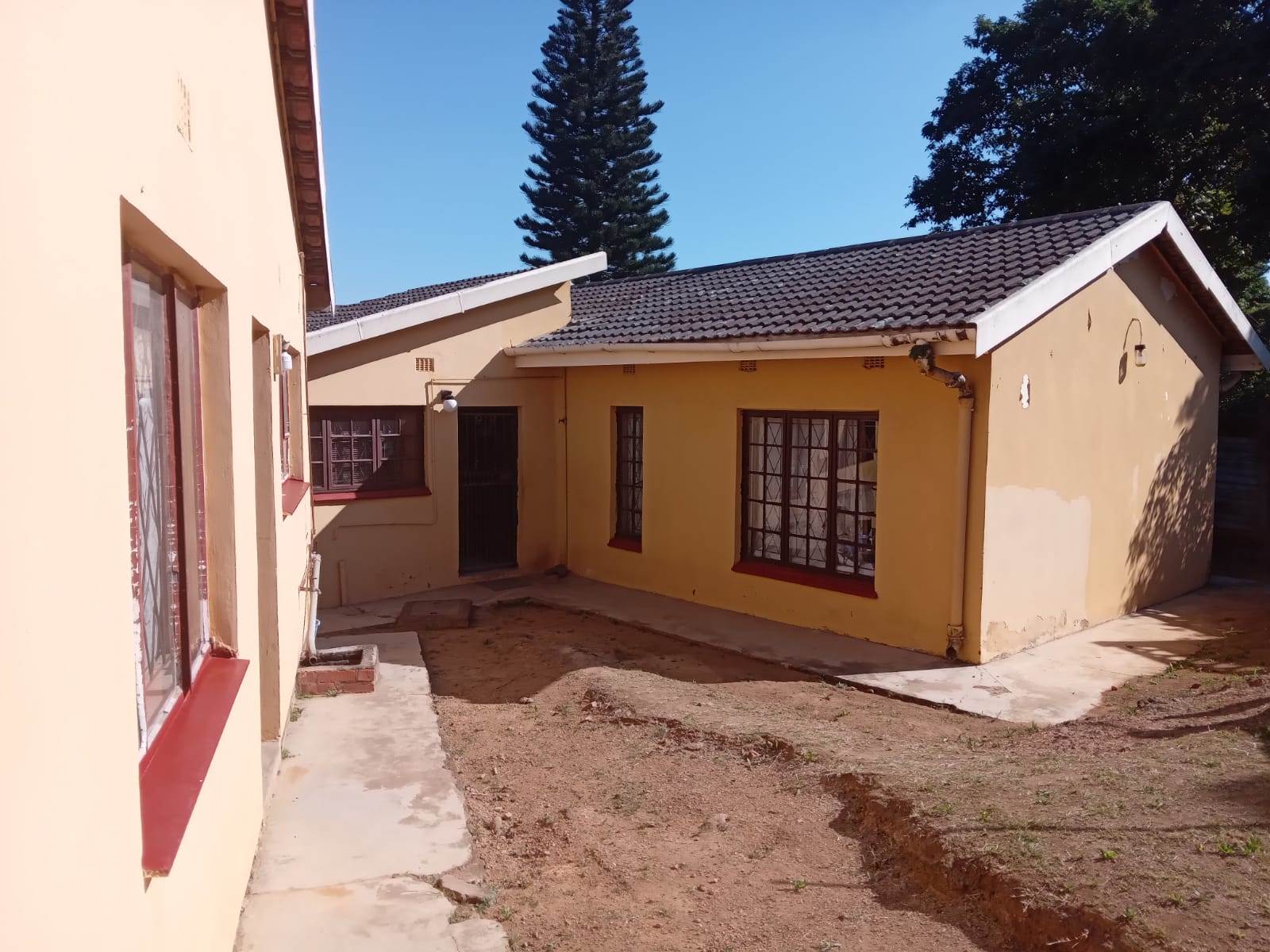 5 Bed House in Umlazi photo number 5