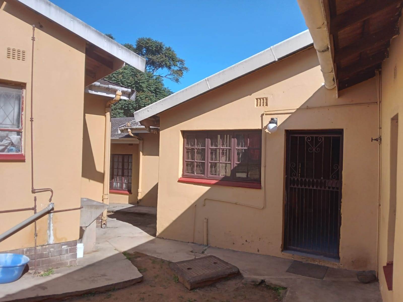 5 Bed House in Umlazi photo number 6