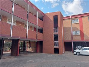 2 Bed Apartment in Zwartkop