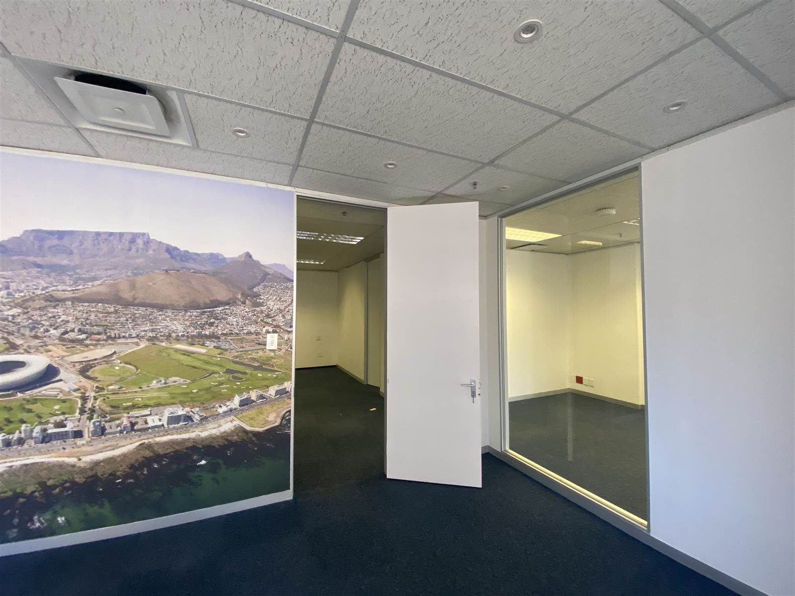 179  m² Commercial space in Cape Town City Centre photo number 9