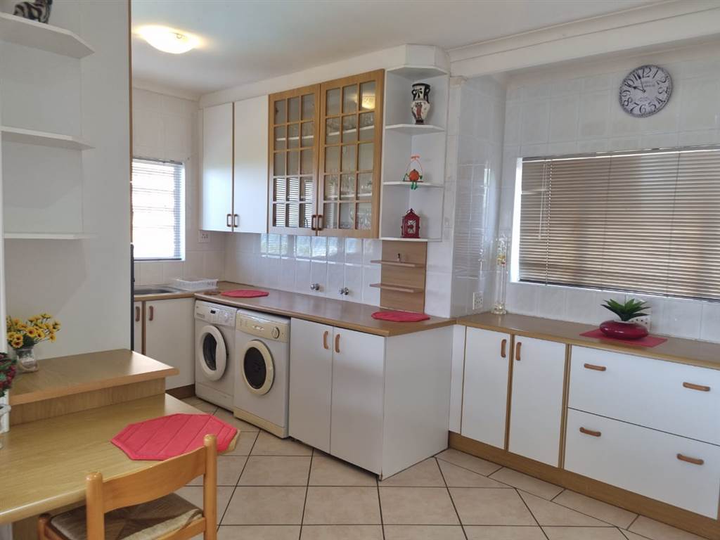 3 Bed Apartment in Doonside photo number 6