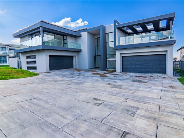 6 Bed House in Blue Valley Golf Estate