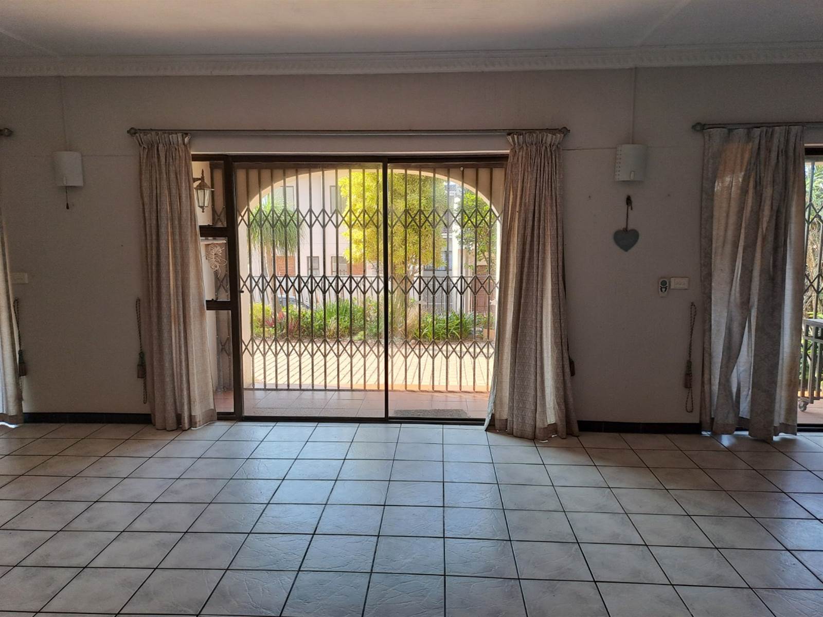 4 Bed Townhouse in Scottburgh Central photo number 23
