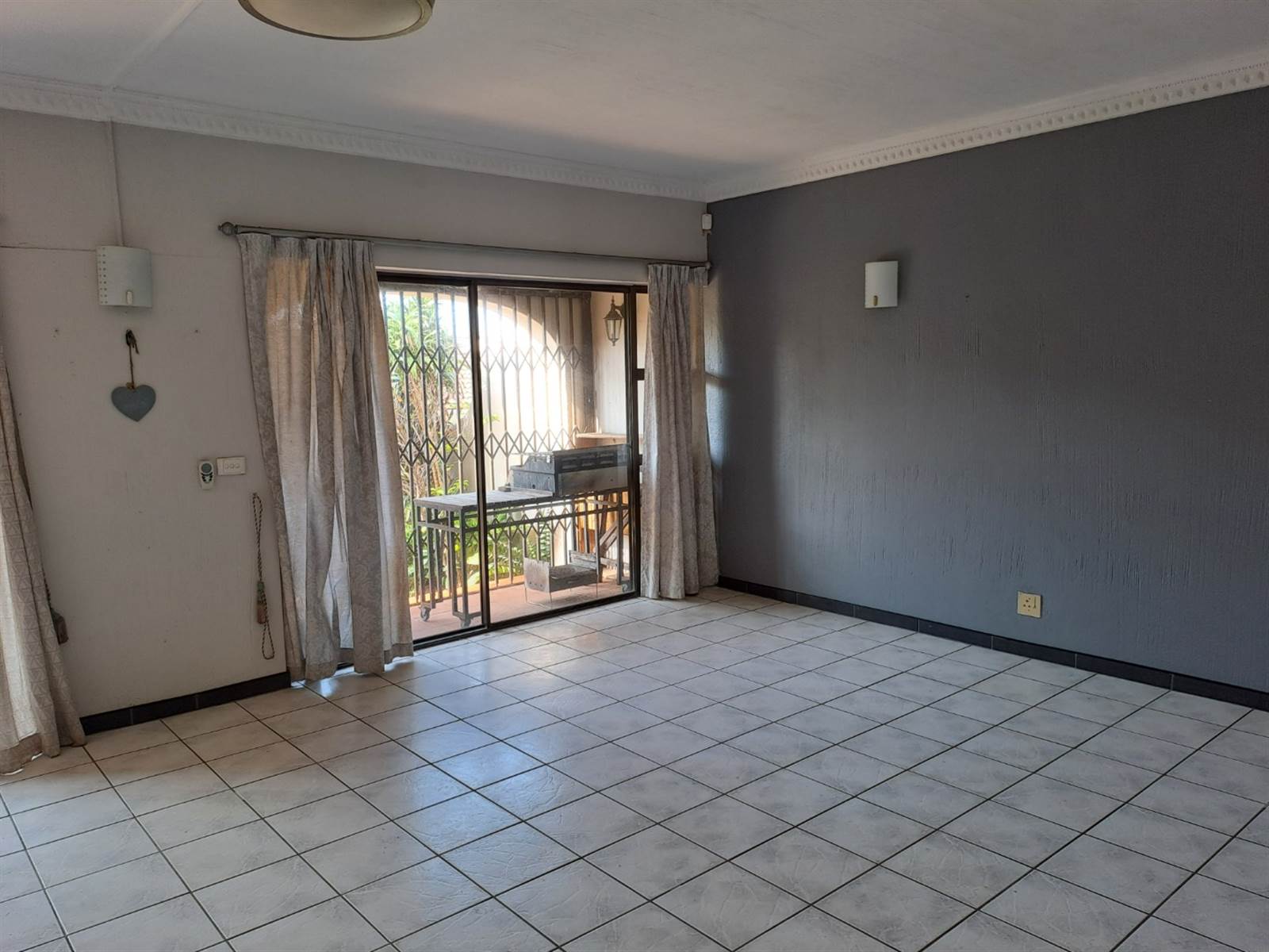 4 Bed Townhouse in Scottburgh Central photo number 24