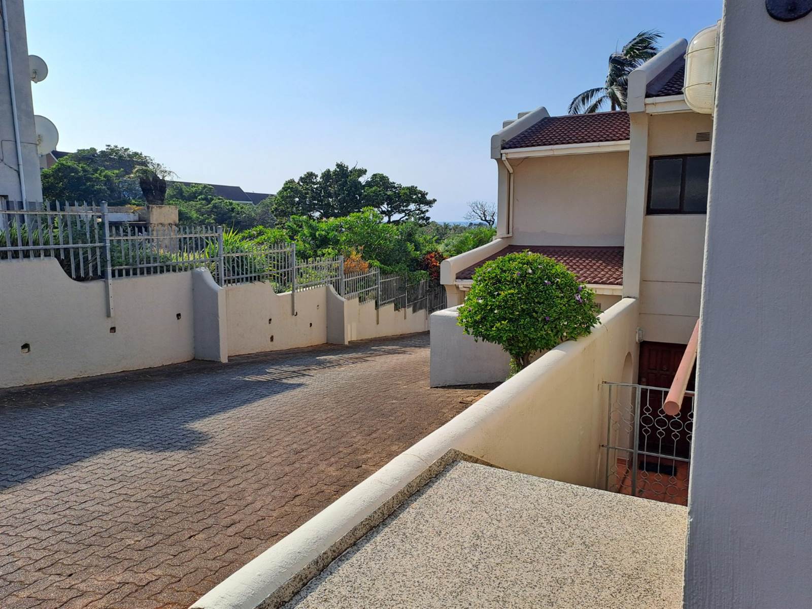 4 Bed Townhouse in Scottburgh Central photo number 4