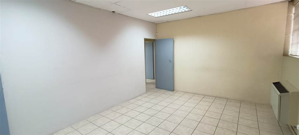 118  m² Commercial space in Wapadrand photo number 4
