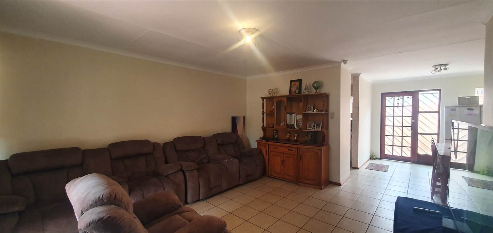 3 Bed Townhouse in Moreleta Park photo number 4