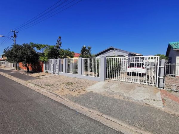 2 Bed House for sale in Ravensmead | T4053393 | Private Property