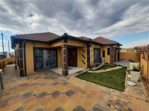 5 Bed House in Winterveldt