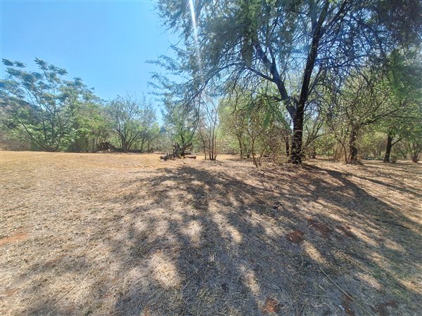 1 008 m² Land