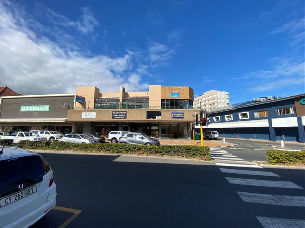 320 m² Retail Space 320 m² Retail Space