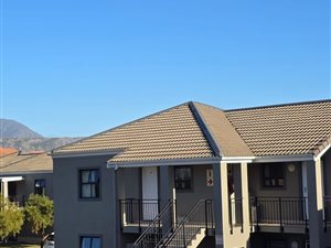 Apartment in Somerset West Central