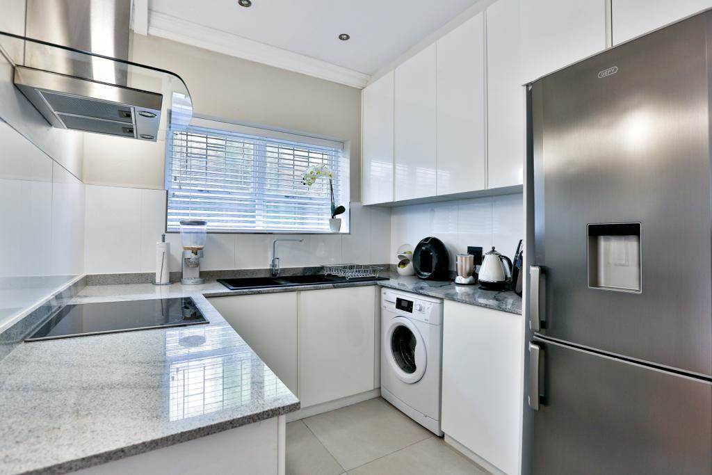 1 Bed Apartment in Sea Point photo number 4