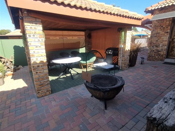 3 Bedroom Townhouse 3 Bedroom Townhouse