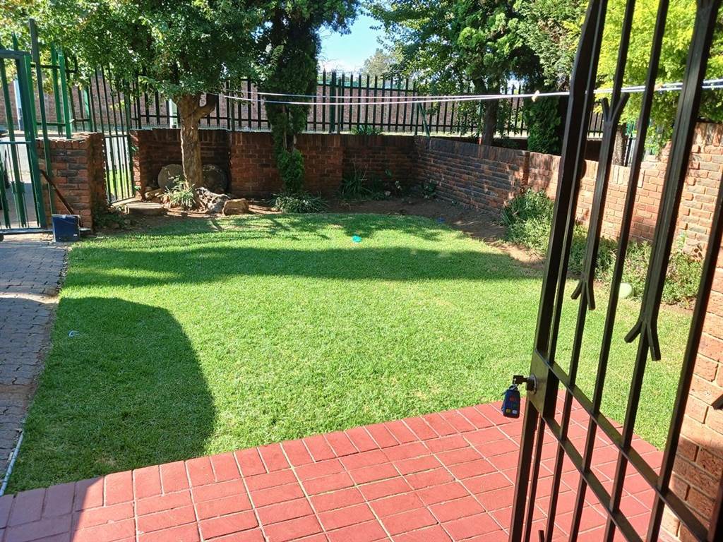 2 Bed Townhouse in Boksburg South photo number 1