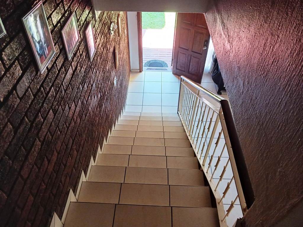 2 Bed Townhouse in Boksburg South photo number 10