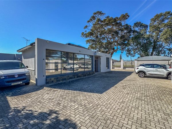 320  m² Commercial space