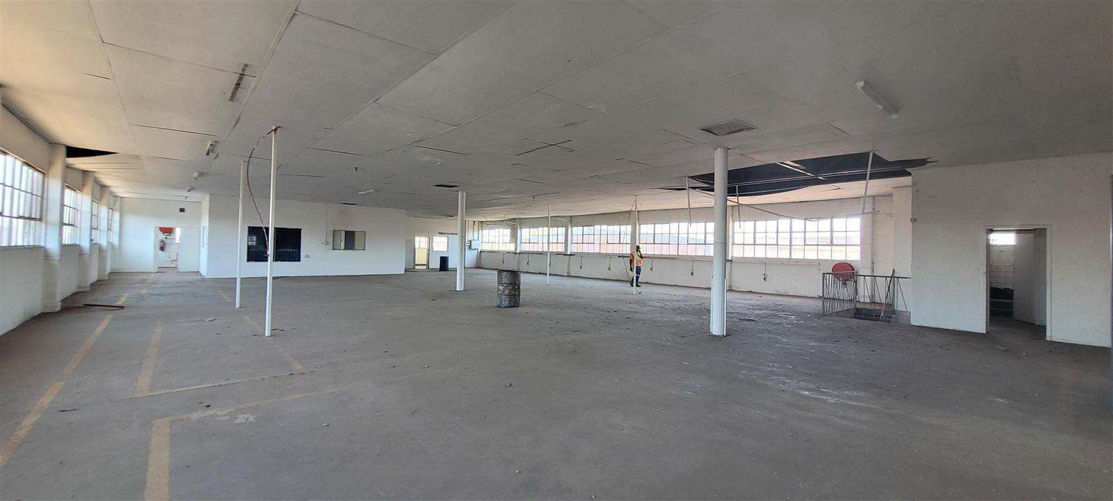671  m² Industrial space in Industria North photo number 1