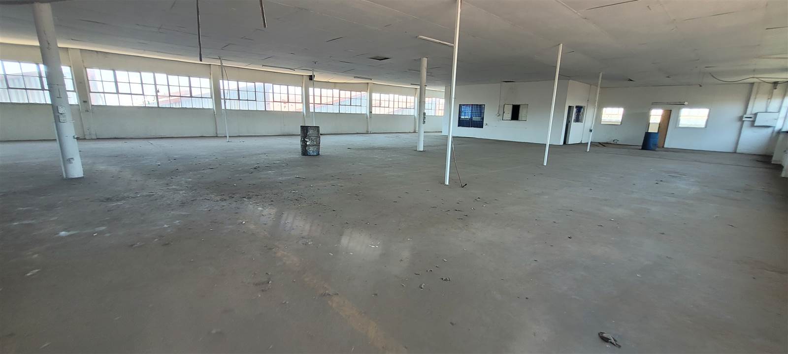 671  m² Industrial space in Industria North photo number 2