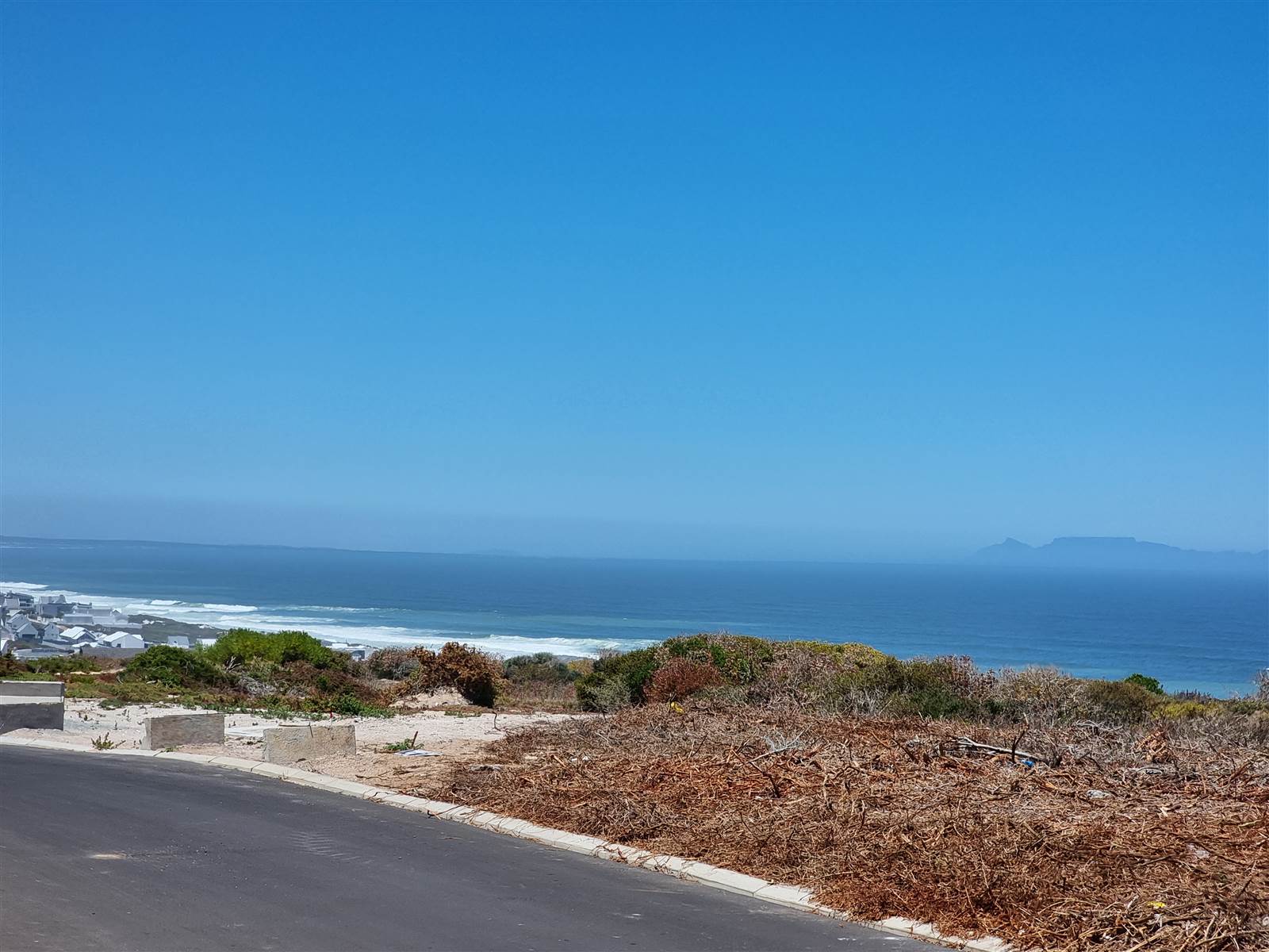 740 m² Land available in Yzerfontein photo number 2