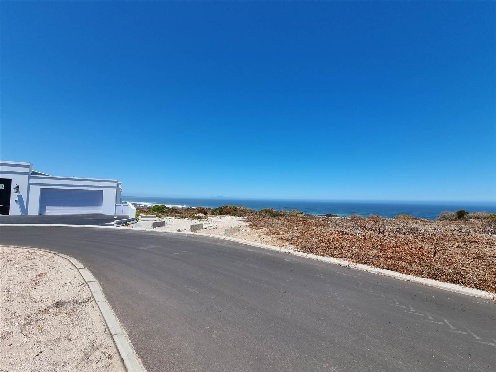 740 m² Land available in Yzerfontein photo number 1