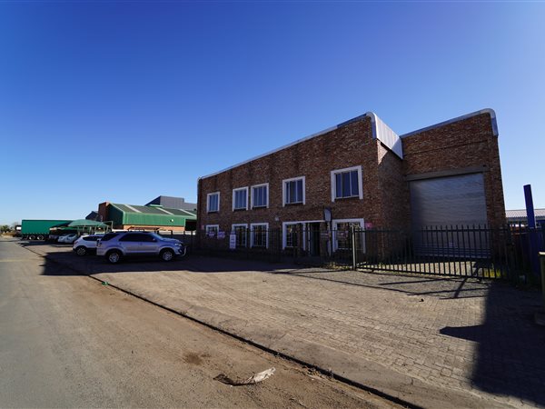 1 233  m² Commercial space