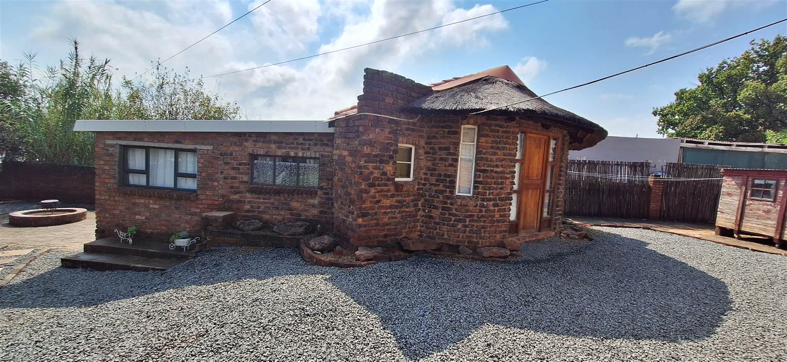 3 Bed House in Aliwal North photo number 3